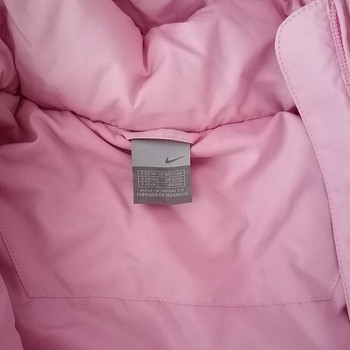 Женская куртка. Nike.