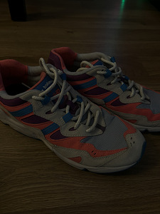 New Balance Кроссовки (1 фото из 3)