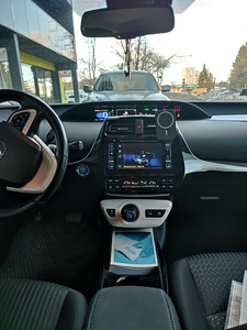 Toyota Prius (1 foto / 12)