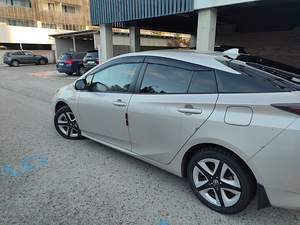 Toyota Prius (2 foto / 12)