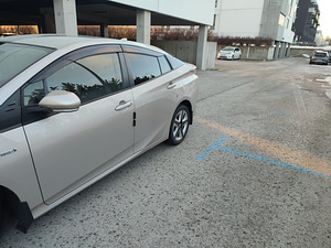 Toyota Prius (3 foto / 12)