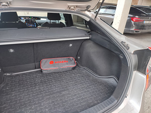 Toyota Prius (4 foto / 12)