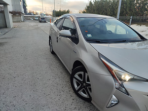 Toyota Prius (7 foto / 12)