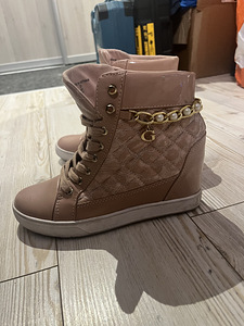 Ботинки Guess (2 фото из 3)