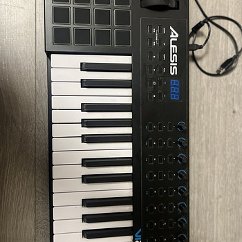 Alesis - VI25