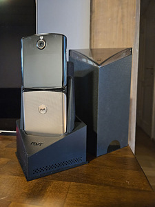 Motorola XT2000-2 Razr 128GB Gold (4 foto / 10)