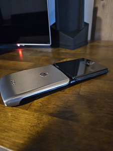 Motorola XT2000-2 Razr 128GB Gold (6 foto / 10)