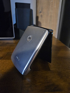 Motorola XT2000-2 Razr 128GB Gold (7 foto / 10)