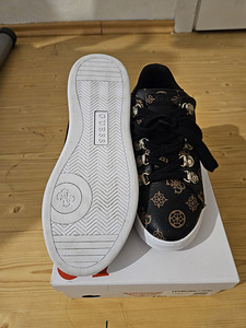 Guess kingad (4 foto / 4)