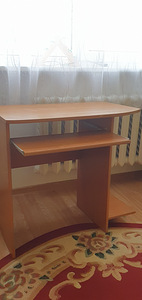 Стол письменный (2 фото из 3)
