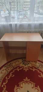 Стол письменный (3 фото из 3)