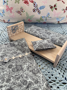 Игрушечная кроватка (2 фото из 3)