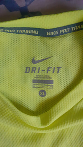 Футболка Nike (2 фото из 2)