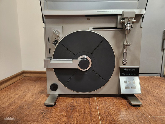 Mitsubishi LT-5V Vertical Linear Tracking Turntable