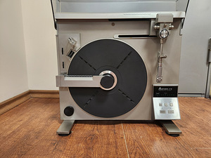 Mitsubishi LT-5V Vertical Linear Tracking Turntable (1 фото из 3)