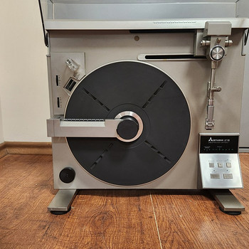 Mitsubishi LT-5V Vertical Linear Tracking Turntable