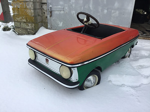 Детский автомобиль (1 фото из 3)