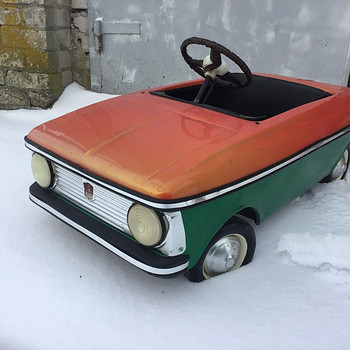 Детский автомобиль