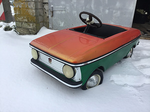 Детский автомобиль (3 фото из 3)