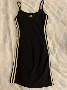 Платье Adidas размера XS (1 фото из 3)