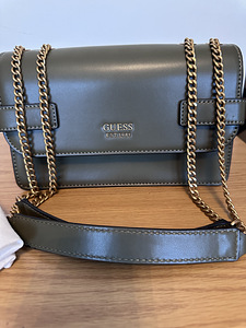 Guess (1 foto / 4)
