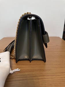 Guess (2 foto / 4)
