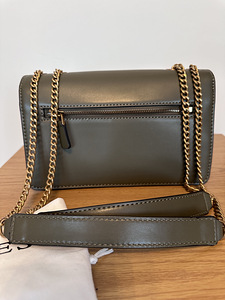 Guess (3 foto / 4)