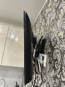 Телевизор Samsung (2 фото из 3)