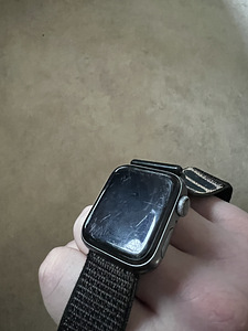 Apple Watch 4 (2 фото из 2)