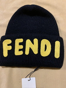 Fendi uus müts - uus (3 foto / 5)