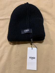 Fendi uus müts - uus (5 foto / 5)