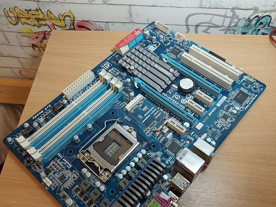 Emaplaat (GIGABYTE GA-Z68APD3)+Kingitus