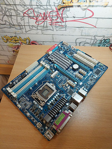 Материнка (GIGABYTE GA-Z68APD3)+Подарок (1 фото из 5)