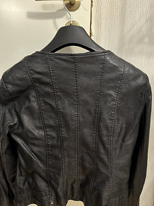 Кожаная куртка Guess (6 фото из 6)
