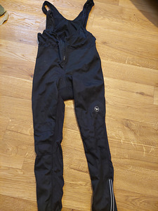 Спортивная одежда (1 фото из 10)
