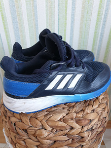 Детские кроссовки Adidas (1 фото из 2)
