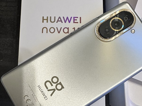 HUAWEI Nova 10