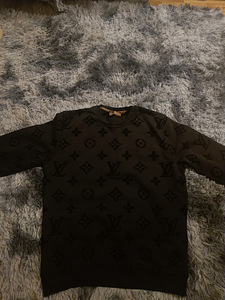 Louis Vuitton (1 фото из 1)