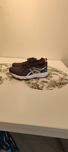 Asics 37.5 (2 foto / 7)