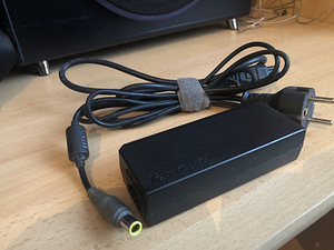 Lenovo sülearvuti laadija laia pistikuga. (1 foto / 3)