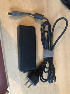 Lenovo sülearvuti laadija laia pistikuga. (3 foto / 3)