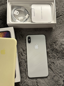 iPhone XS (1 foto / 3)