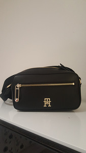Tommy Hilfiger õlakott (1 foto / 2)