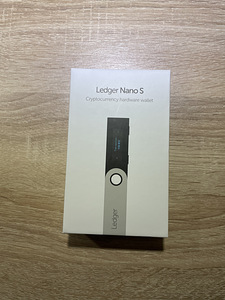 Ledger Nano S (1 фото из 3)
