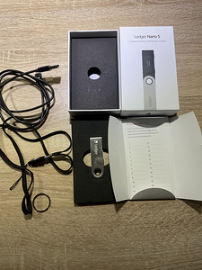 Ledger Nano S (2 фото из 3)