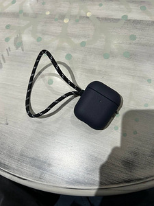 Продам air pods 2 generation новые коробка есть + чехол (2 фото из 3)