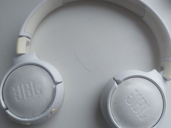 Продам наушники Jbl цена 30 евро