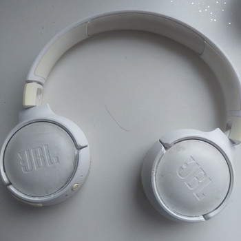 Продам наушники Jbl цена 30 евро