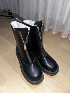 Naiste talvejalatsid (1 foto / 2)