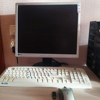 Monitor, KLAVIAAT, juhtmevaba hiir.